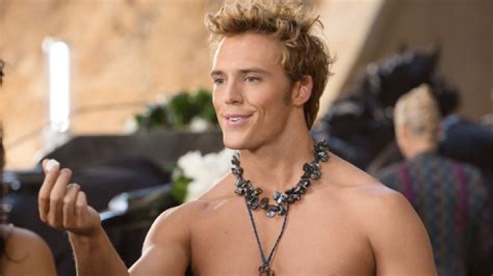 How Tall Is Sam Reid, The Actor?