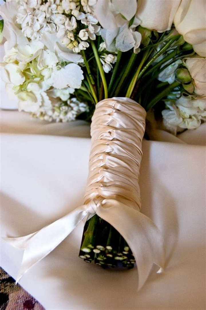 How To Wrap A Wedding Bouquet With Ribbon