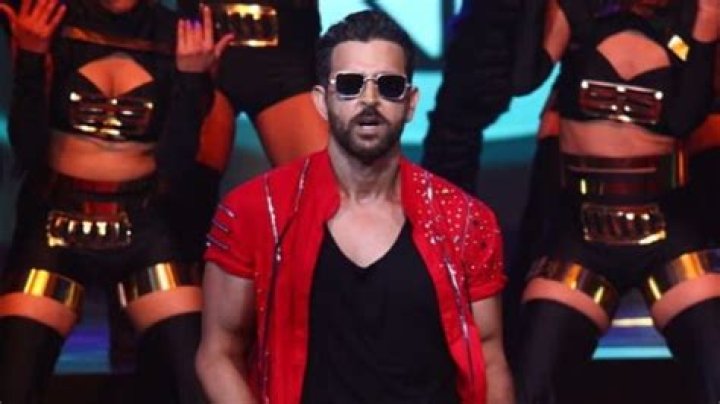 Hrithik Roshan sets stage on fire with his impeccable dance moves, see pics – India TV