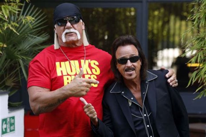 Hulk Hogan & Jimmy Hart Open WWE RAW 30th Anniversary Special