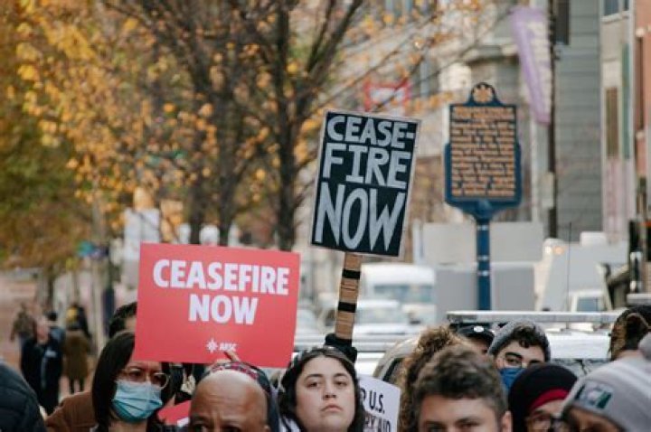 Hundreds call for cease-fire in Gaza during protest on Manhattan Bridge