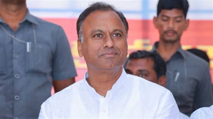 Komatireddy Raj Gopal Reddy quits BJP, likely to join Congress again – India TV