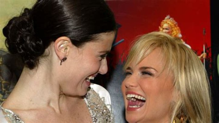 Harmony On Screen: The Enchantment Of Idina Menzel And Kristin Chenoweth In Glee