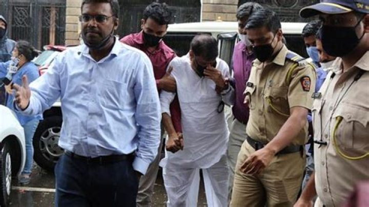 Iqbal Kaskar was held from his sister Haseena Parkar's house, says Thane Police – India TV