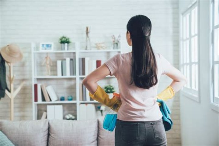 Internet Agrees With Husband Who Said His Stay-At-Home Wife Is Responsible For Housework