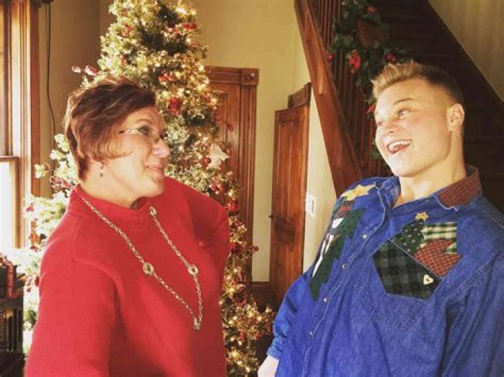 Exploring The Life Of Zach Bryan: Is His Mom Alive?