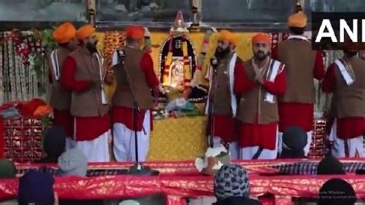 Jammu and Kashmir: 'Aarti' performed inside Baba Barfani's 'Darbaar' at Amarnath Cave Shrine