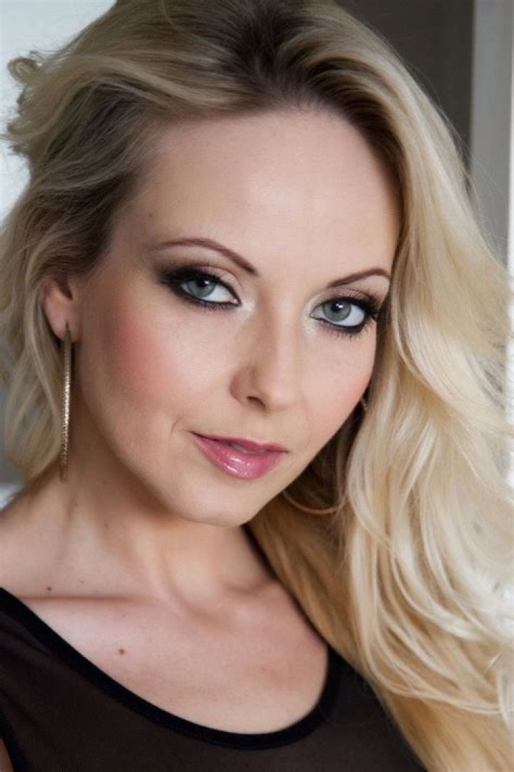 Unveiling The Life Of Jana Cova: The Alluring Pornstar