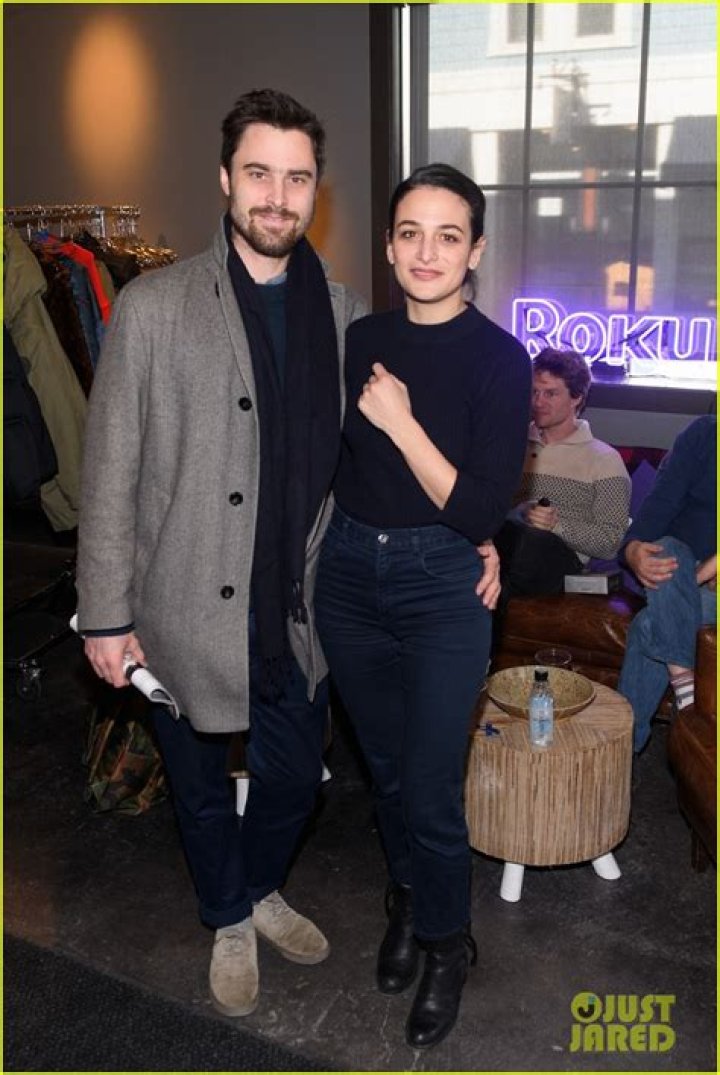 Unraveling The Love Life: Jenny Slate Dating Adventures