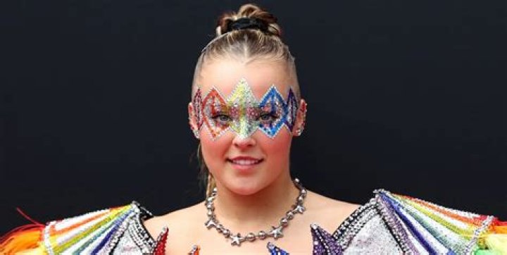 JoJo Siwa comes out as gay after viral 'Born This Way' TikTok