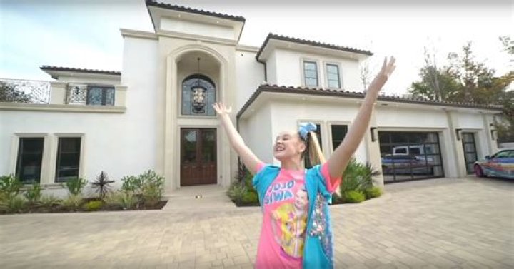 Inside JoJo Siwa's Dreamy Home: A Peek At Her Colorful Sanctuary