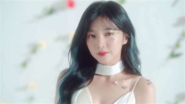 K-Pop girl group LABOUM member Haein ties the knot in a dreamy wedding, pics go viral – India TV