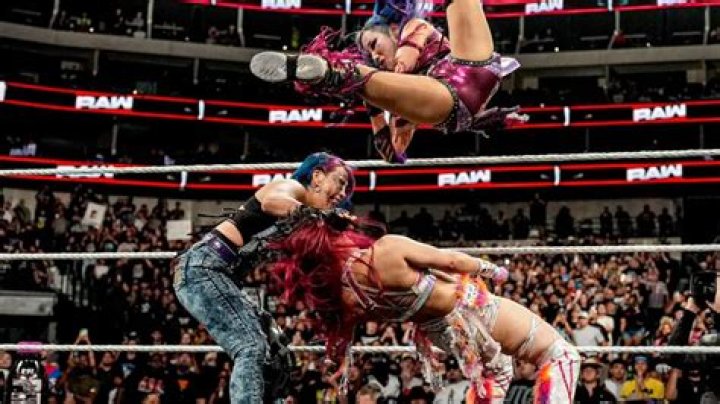 Kairi Sane Reacts To Asuka & IYO SKY’s Fiery Exchange In Japanese On WWE RAW