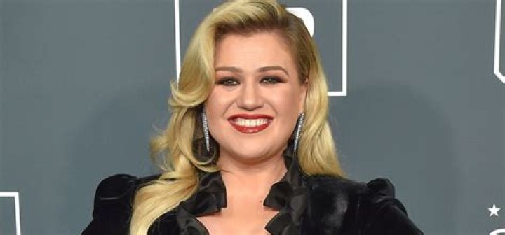 Kelly Clarkson debuts bold, new hairstyle, and her fans have a lot to say