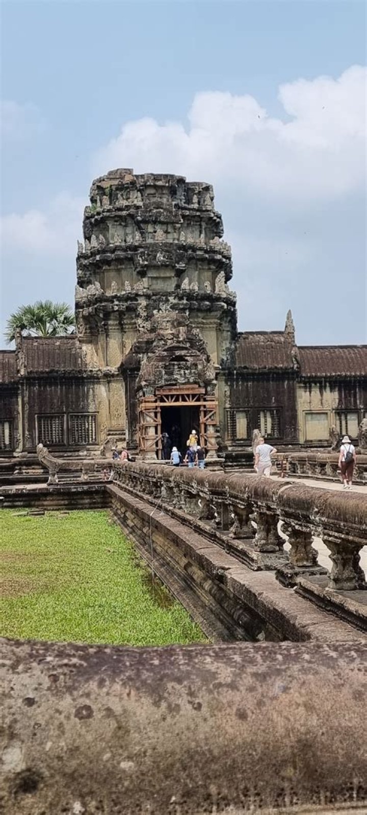 Khmer Dubbing Services: Enhancing Your Videos For Local Audiences