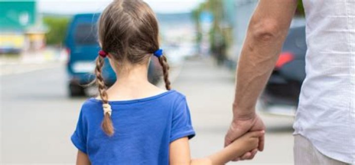 Kidnapper brazenly attempts to kidnap girl in front of parents – video shows their heroic efforts to save her