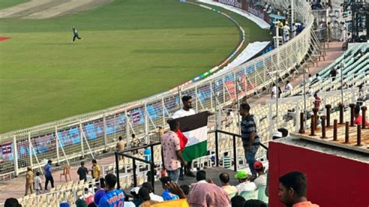Palestinian flag waved during Pak-Bangladesh World Cup match in Kolkata, four held, let off later – India TV