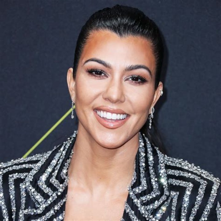 Kourtney Kardashian's Dazzling Earrings: A Fashion Statement