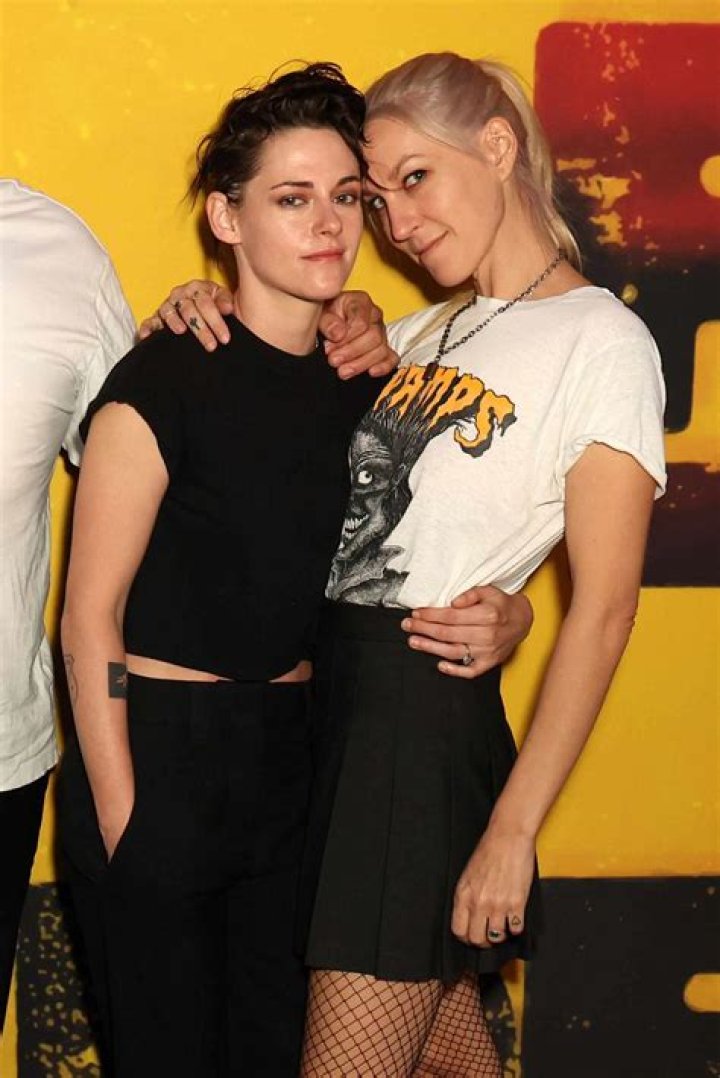 Kristen Stewart And Fiancé: A Deep Dive Into Their Love Story