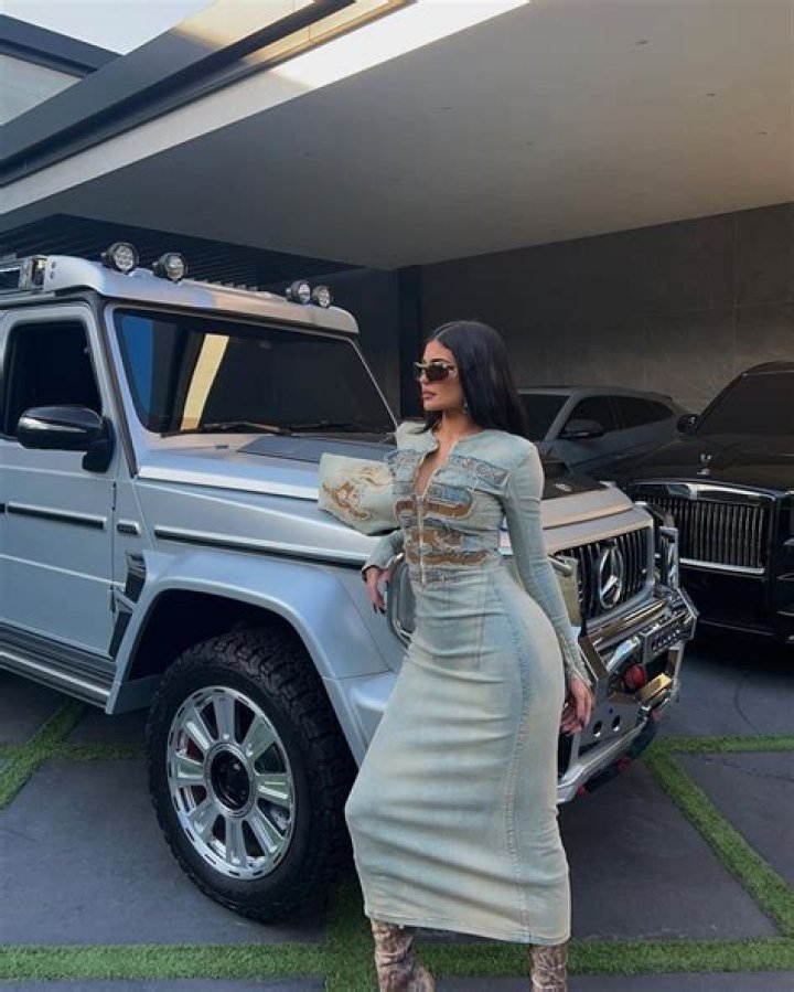 Kylie Jenner's Luxurious Ride: The Mercedes Benz Connection