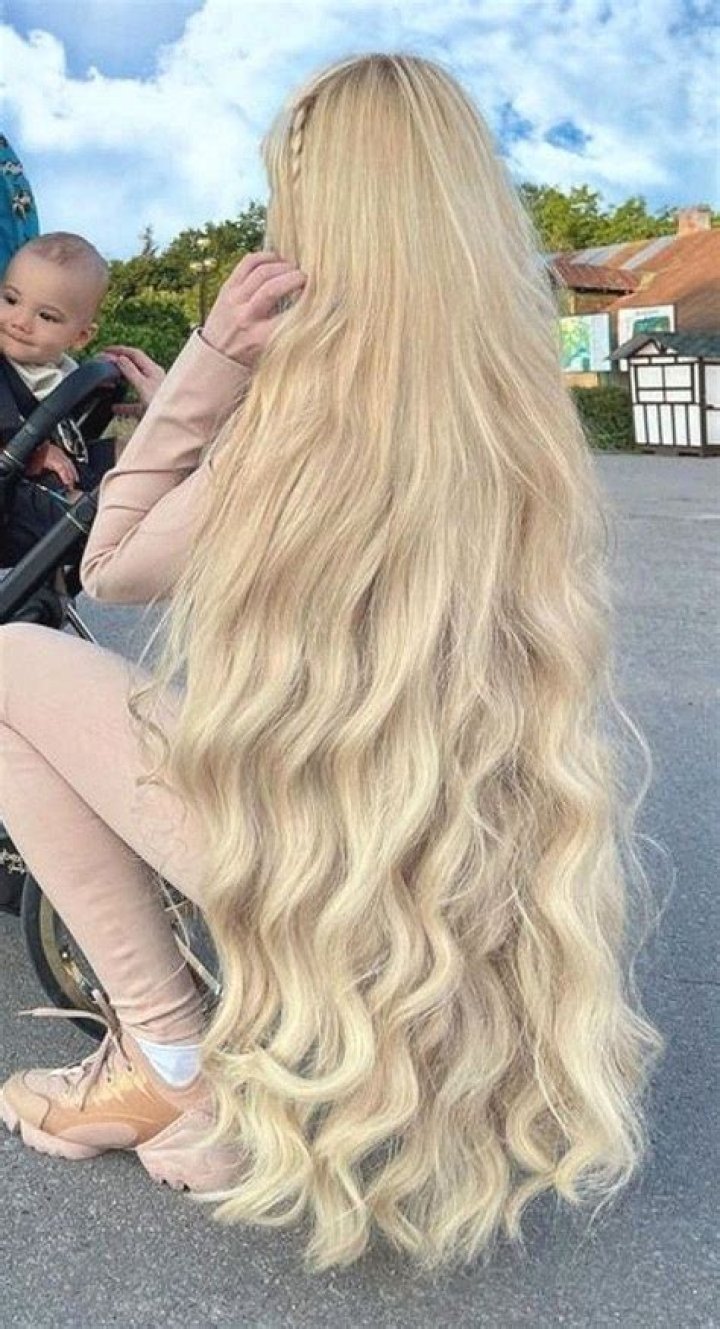 Lady Gaga’s super-long blonde hair - celebrity hair and hairstyles