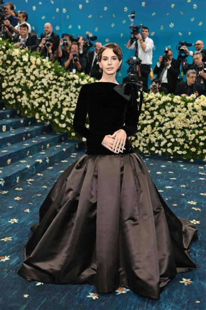 Lana Del Rey's Iconic Met Gala Dress: A Fashion Statement