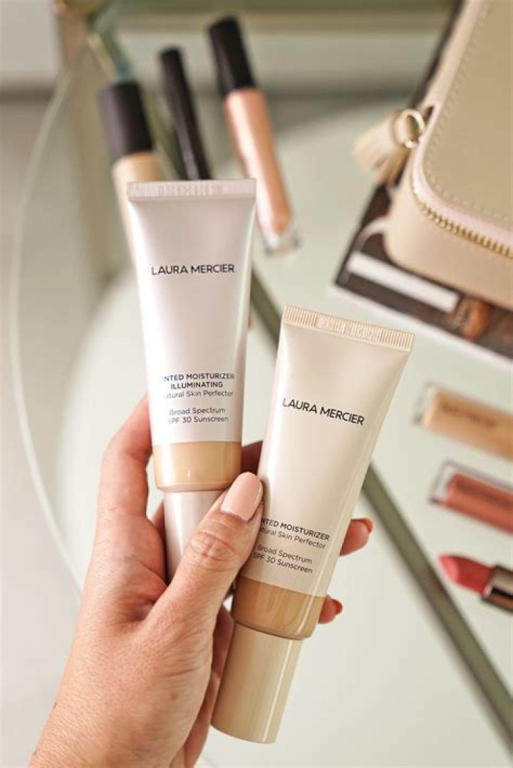 5 People Test: Laura Mercier Tinted Moisturiser Oil-Free Natural Skin Perfector SPF20
