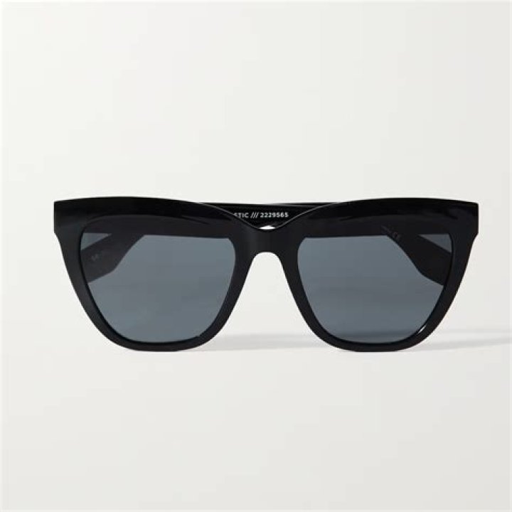 Le Specs Sunglasses: Celebrity Fans 2023