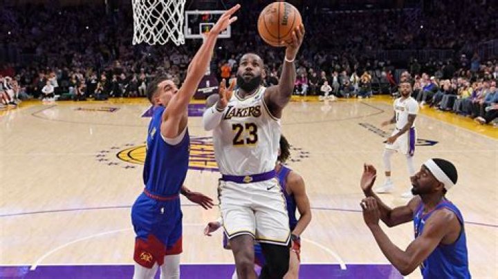 LeBron James surpasses 40,000 career points, another milestone for the NBA legend