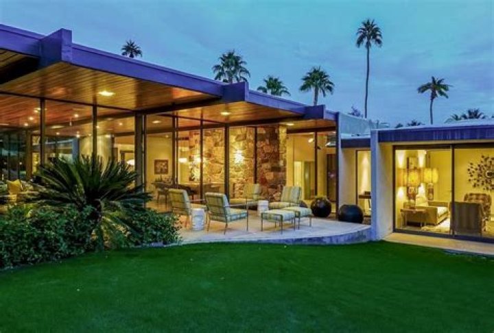 Leonardo DiCaprio Palm Springs house - Palm Springs Gay Icons Tour