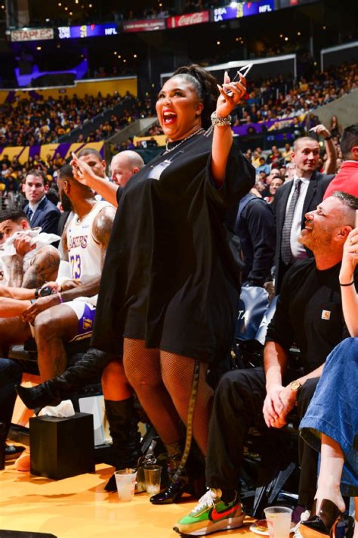 When Fashion Meets Passion: The Lizzo Lakers Outfit