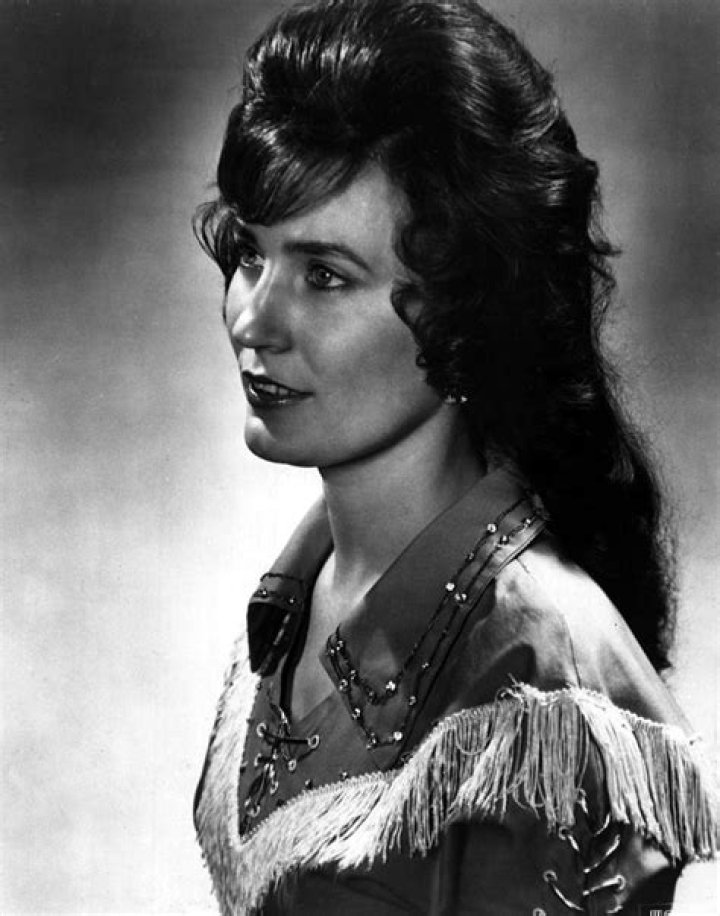Exploring The Alluring World Of Loretta Lynn Young Pics