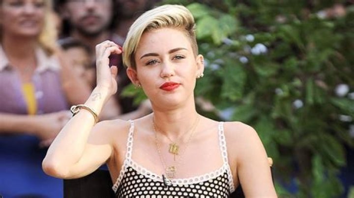 Lou Reed dead celebrity world react Twitter - Miley Cyrus, Lena Dunham