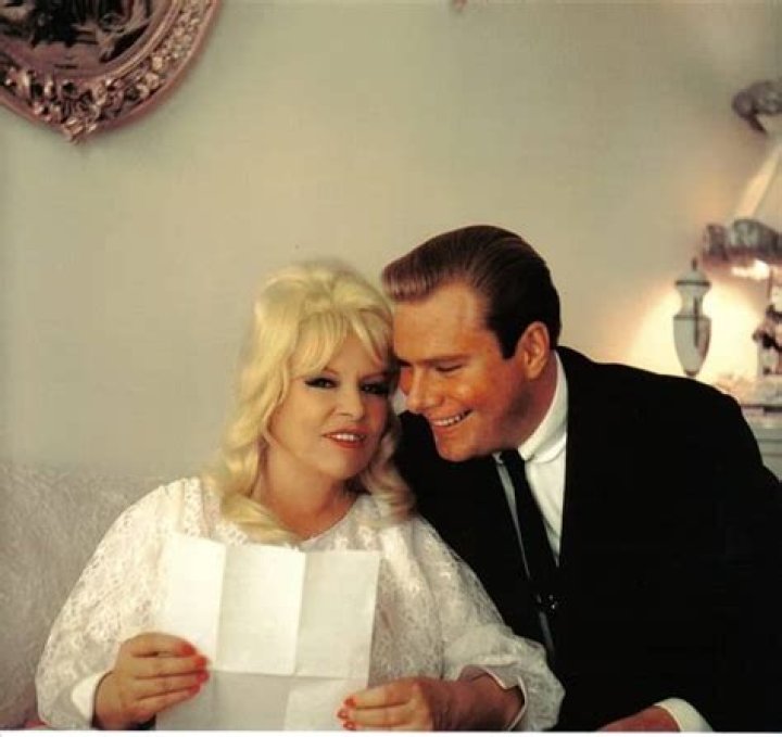Exploring The Romantic Life Of Mae West: A Journey Through Her Boyfriends