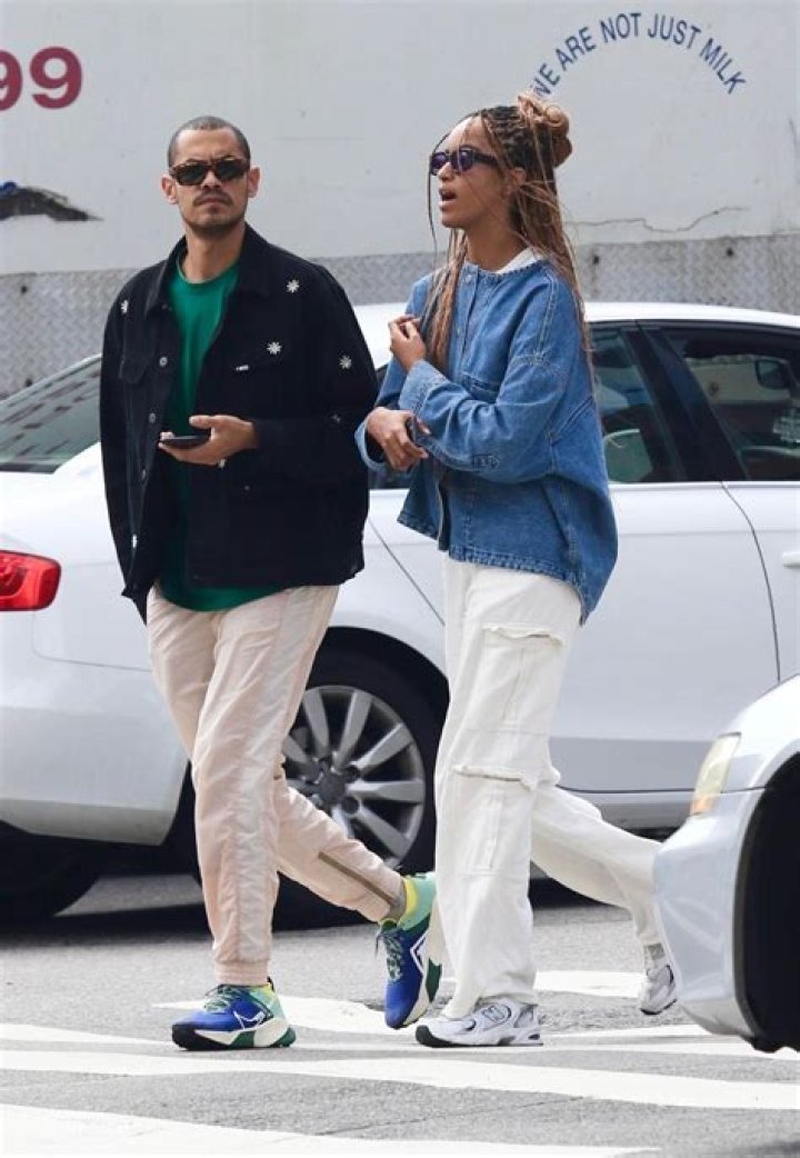 Malia Obama Partner: A Deep Dive Into Her Relationships And Life Choices