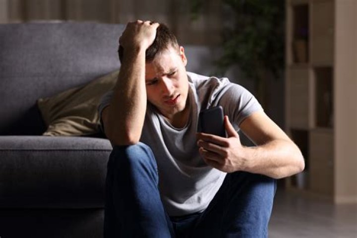 Internet Stunned as Man Finds Proof His Wife's Cheating on Her Phone—'Run'