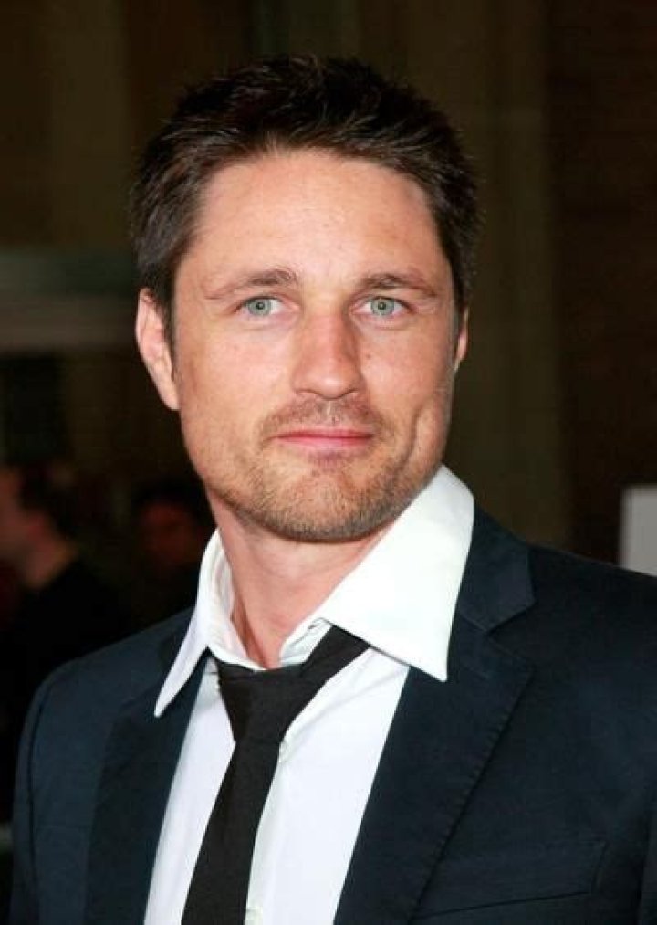 Captivating Martin Henderson Pictures: A Journey Through His Life And Career