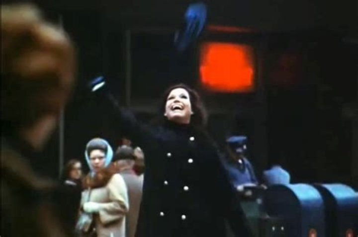 The Iconic Mary Tyler Moore Hat Toss: A Celebration Of Independence