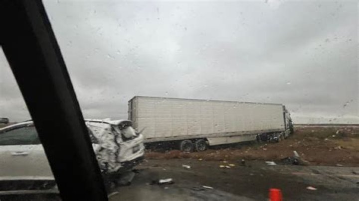 Multi vehicle crash on I-84 between Boise and Mountain Home blocks all lanes