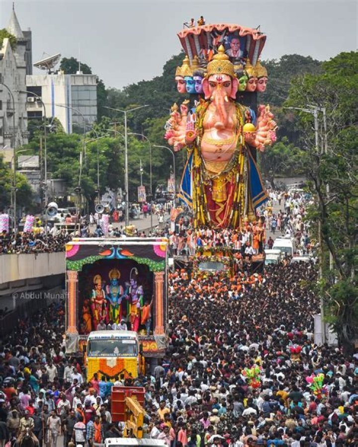 57-foot Khairatabad Ganesh idol in Hyderabad continues to mesmerise devotees on Vinayaka Chaturthi – India TV