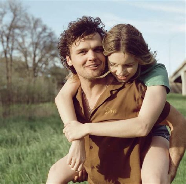 Exploring The Intriguing Dynamics Of Olivia Scott Welch's Relationship