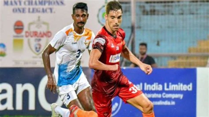 One-handed Spanish footballer Alex Sanchez makes history with his debut in Indian football – India TV