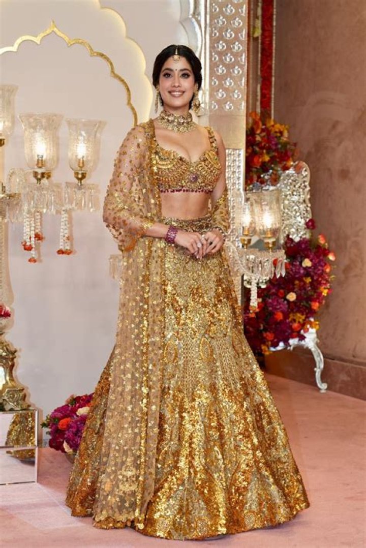 Janhvi Kapoor looks breathtakingly beautiful in sequin lehenga choli – India TV