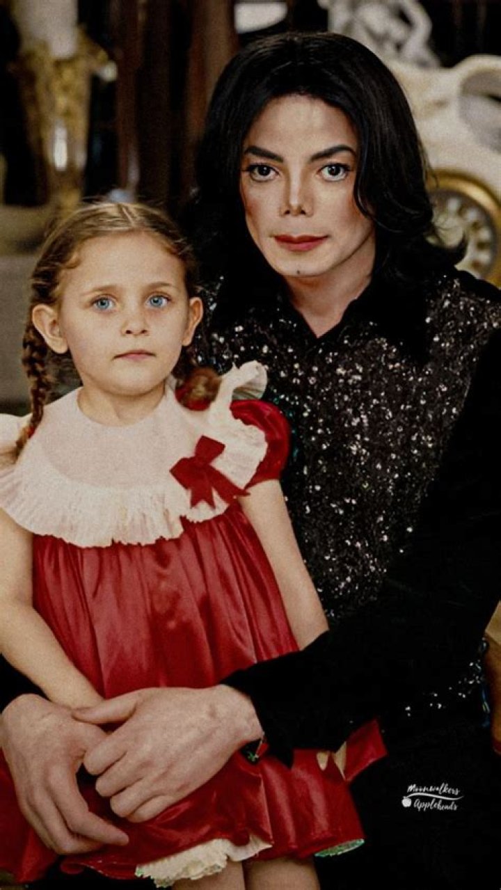 Discovering The Life Of Michael Jackson's Daughter Through Captivating Pics
