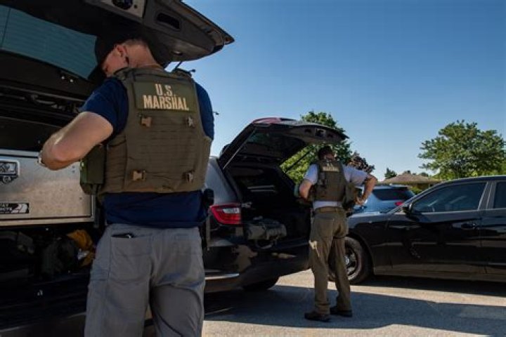 Police: Fugitive on the loose after deadly shootout with U.S. Marshals in Pocatello