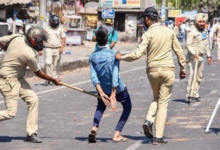 Police thrash, manhandle unemployed women in Jaipur – India TV