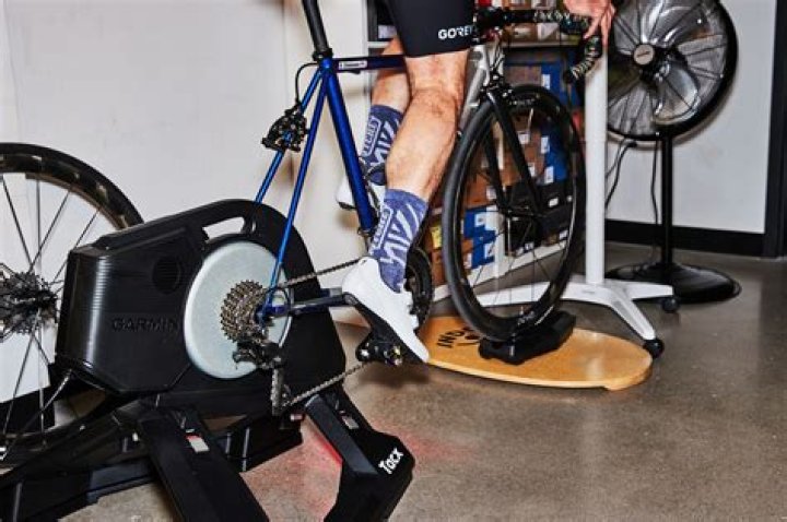 The pros and cons of keto cycling, according to health and medical experts