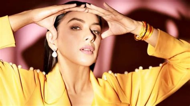 Rupali Ganguly takes the internet by storm with her glam look; shocked fans ask, 'Who is sheee?' – India TV