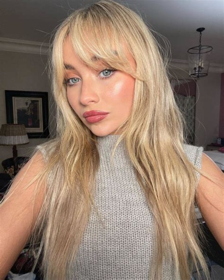 Sabrina Carpenter's Bold Hair Transformation: The 2023 Haircut Trends