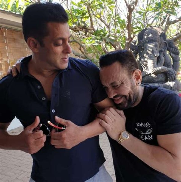 Salman Khan celebrates 25 years of strong bond with bodyguard Shera, see pic – India TV